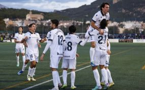 Los jugadores de la Real celebran el gol de la victoria y de la clasificación.