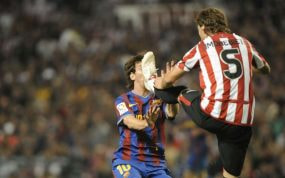 Amorebieta, en un duelo ante el Barça con el Athletic.