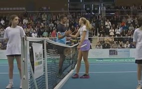 La nº57 de la WTA cae con el 1.145 de la ATP en el partido más bizarro: «Es la primera vez que pierdo y me dan el trofeo»