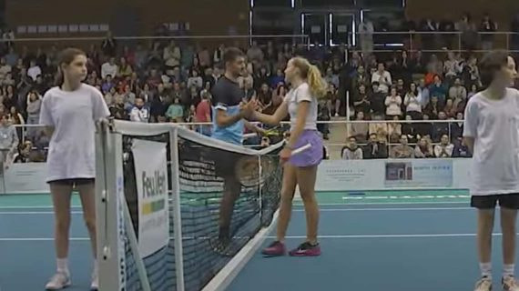 La nº57 de la WTA cae con el 1.145 de la ATP en el partido más bizarro: «Es la primera vez que pierdo y me dan el trofeo»