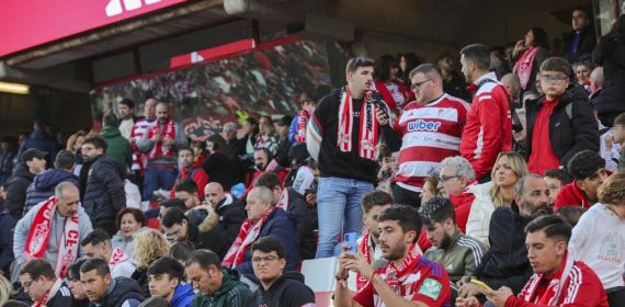 La grada de Los Cármenes, en la suspensión del partido.