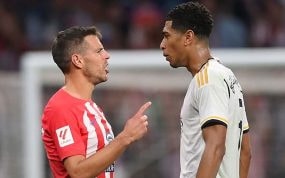 Bellingham y Azpilicueta, en el Atlético-Real Madrid.