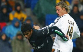 Bodipo y Guti, durante un Real Madrid - Racing de Santander en el Bernabéu.