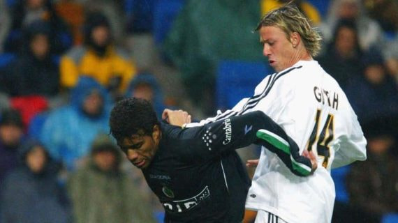 Bodipo y Guti, durante un Real Madrid - Racing de Santander en el Bernabéu.