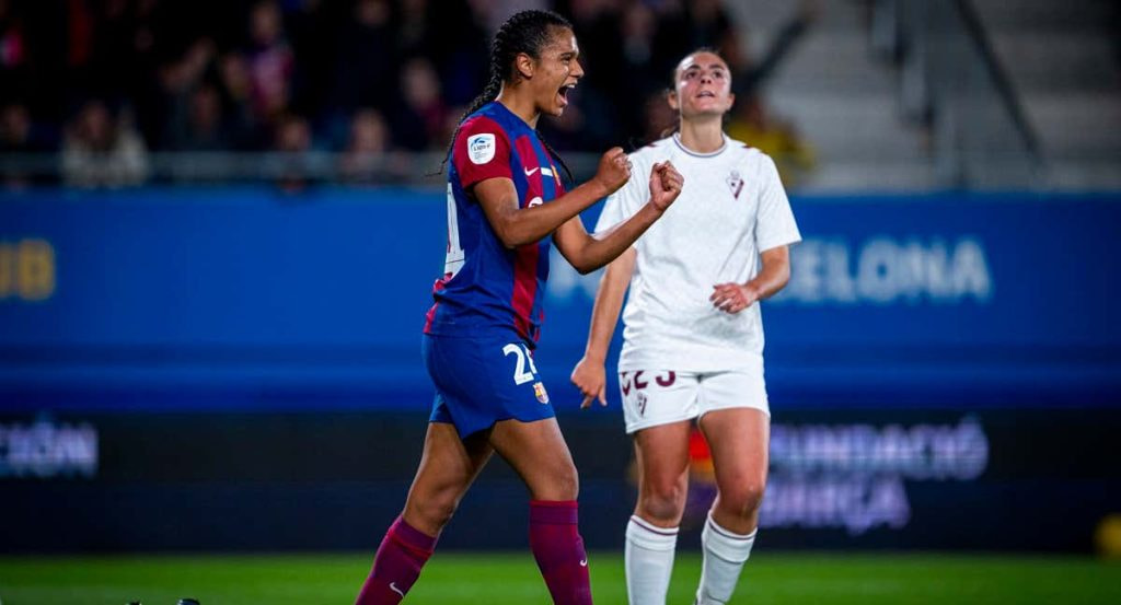 Esmee Brugts celebrando un gol con el Barça.