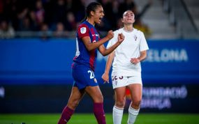 Esmee Brugts celebrando un gol con el Barça.
