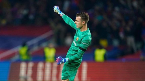 Iñaki Peña, durante un partido del Barça.