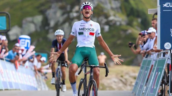 Isaac del Toro se alza con la victoria en el Col de la Loze, principal final en alto del Tour del Porvenir.