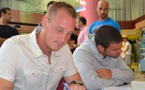 Jeffrey Hoogervorst, durante un acto de firmas del Real Avilés.