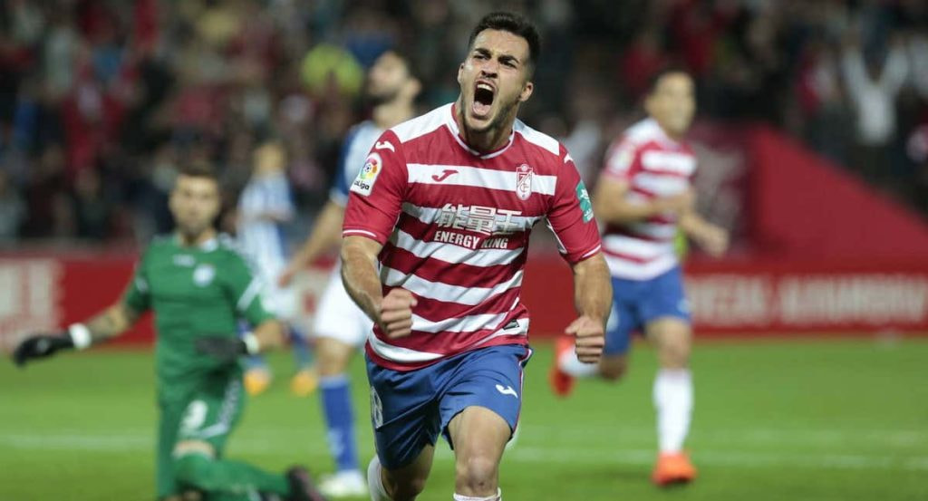 Joselu Moreno celebra un gol con el Granada en la temporada 2017/18.