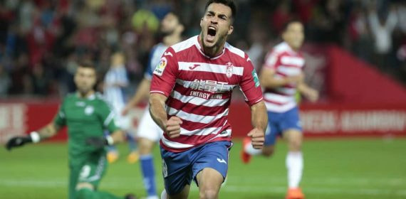 Joselu Moreno celebra un gol con el Granada en la temporada 2017/18.