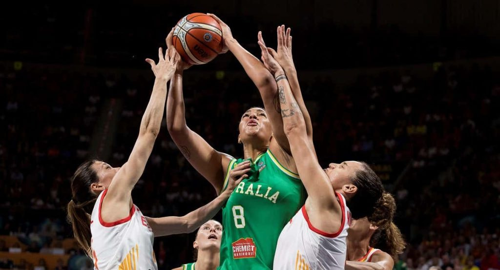 Liz Cambage, una de las jugadoras de baloncesto más altas.