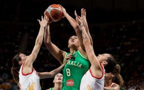 Liz Cambage, una de las jugadoras de baloncesto más altas.