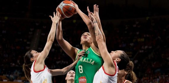 Liz Cambage, una de las jugadoras de baloncesto más altas.
