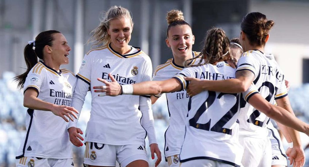 Jugadoras del Real Madrid durante un partido en la Liga F.