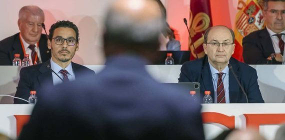 Del Nido Carrasco junto a José Castro, en la última Junta de accionistas.