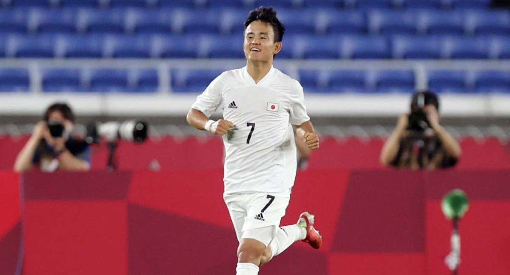 Kubo en un partido con la Selección de fútbol de Japón.