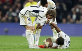 David Alaba tras romperse el ligamento cruzado anterior de la rodilla el pasado domingo.