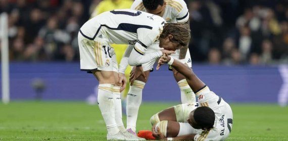David Alaba tras romperse el ligamento cruzado anterior de la rodilla el pasado domingo.