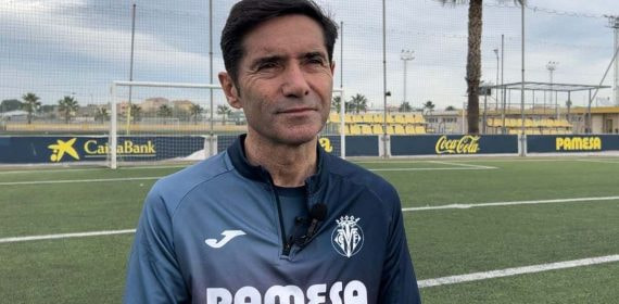Marcelino atiende a Relevo.