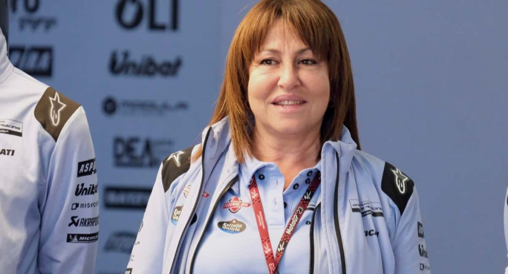 Nadia Padovani, CEO de Gresini Racing, en el box del equipo.