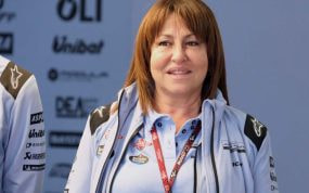 Nadia Padovani, CEO de Gresini Racing, en el box del equipo.