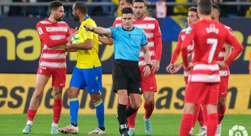 Ortiz Arias, en un partido entre Granada y Cádiz.