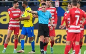 Ortiz Arias, en un partido entre Granada y Cádiz.