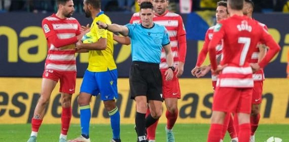 Ortiz Arias, en un partido entre Granada y Cádiz.
