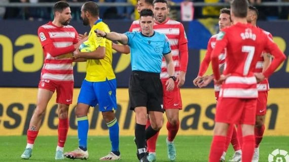 Ortiz Arias, en un partido entre Granada y Cádiz.