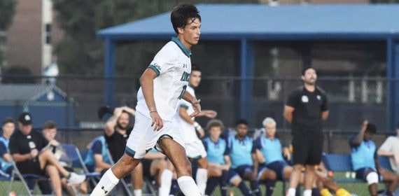 Pep Casas en un partido con la UNC Wilmington Athletics.