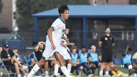 Pep Casas en un partido con la UNC Wilmington Athletics.