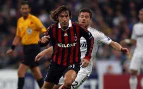 Andrea Pirlo, con el Milan, en un partido contra el Madrid.