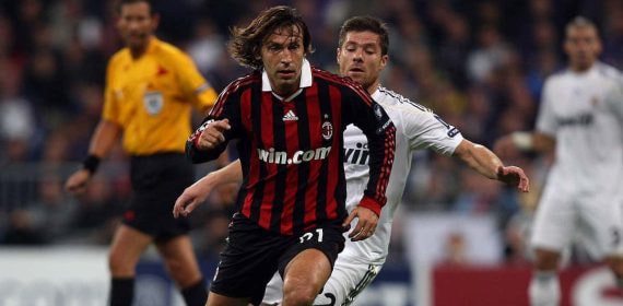 Andrea Pirlo, con el Milan, en un partido contra el Madrid.