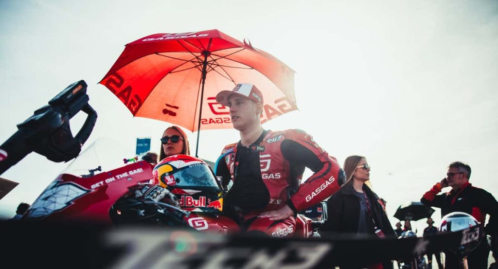 Pol Espargaró en la parrilla del GP de Valencia.