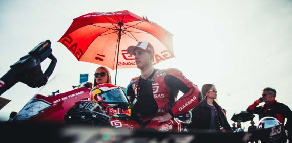 Pol Espargaró en la parrilla del GP de Valencia.