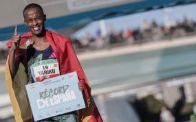 Tariku Novales, récord masculino de España en la maratón de Valencia 2023.