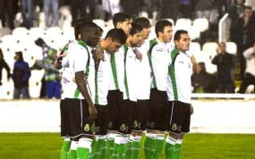 11 inicial del Racing de Santander plantado al inicio del partido.
