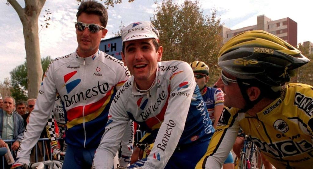 José María 'Chava' Jiménez y Abraham Olano, compañeros en el equipo Banesto, en 1998.