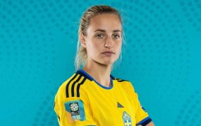 Nathalie Bjorn posa en una sesión de fotos con Suecia.