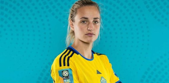 Nathalie Bjorn posa en una sesión de fotos con Suecia.