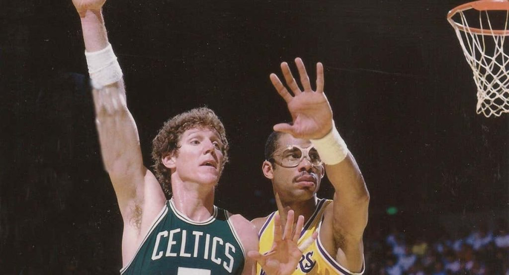Abdul Jabbar en un partido con los Lakers de la NBA.