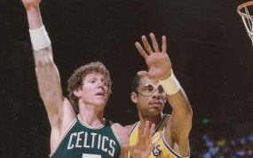 Abdul Jabbar en un partido con los Lakers de la NBA.