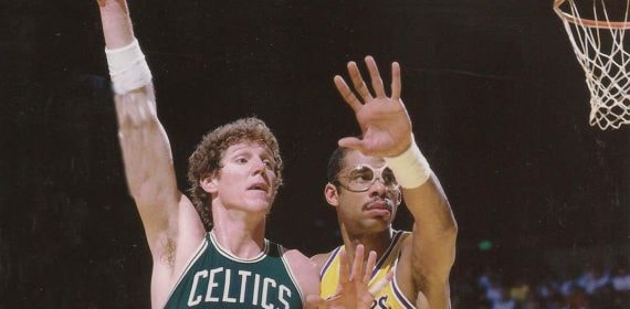 Abdul Jabbar en un partido con los Lakers de la NBA.