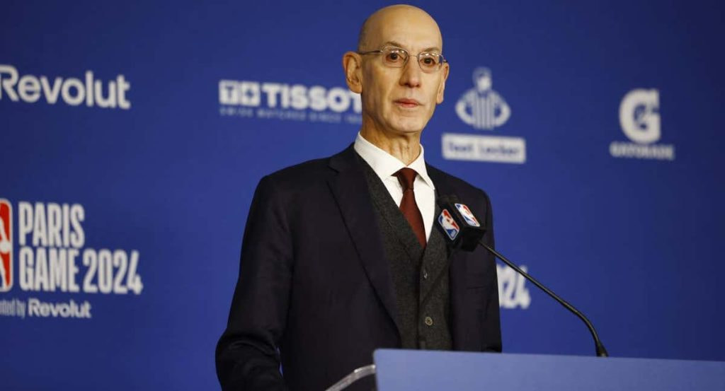 Adam Silver durante su conferencia de prensa antes del partido de París.