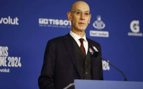 Adam Silver durante su conferencia de prensa antes del partido de París.
