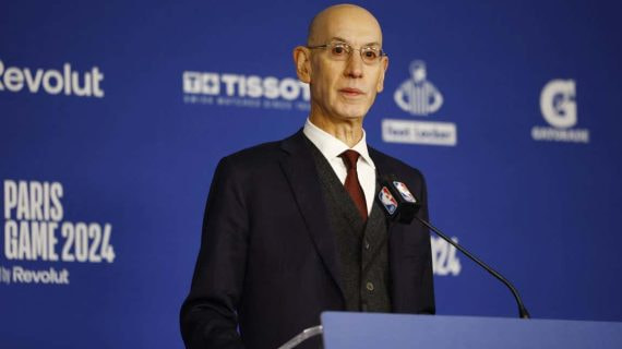 Adam Silver durante su conferencia de prensa antes del partido de París.