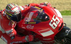 Loris Capirossi, en unos entrenamientos en el circuito de Jerez con Ducati en el año 2006.