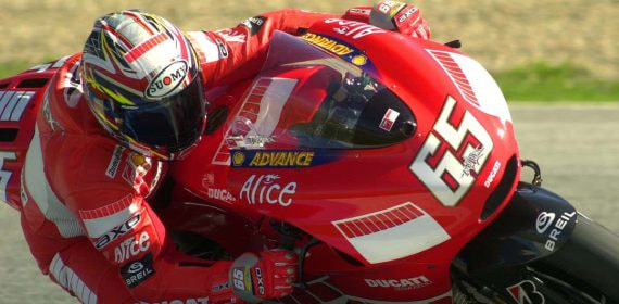 Loris Capirossi, en unos entrenamientos en el circuito de Jerez con Ducati en el año 2006.
