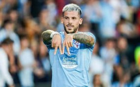 Carles Pérez celebrando un gol con el Celta.
